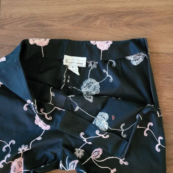 Elliott Lauren Pants Womens Sz 6 Zip Black Pink Floral Embroidery Ankle Crop USA - Picture 13 of 16